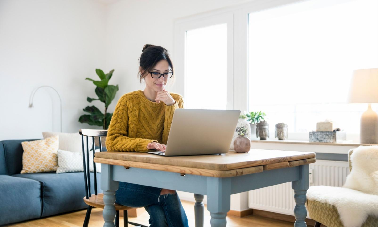 Formateur présentant des outils de gestion budgétaire lors d'une masterclass