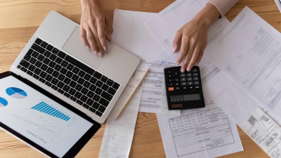 Portrait de Saoirse Meurant, formatrice en finances d'entreprise